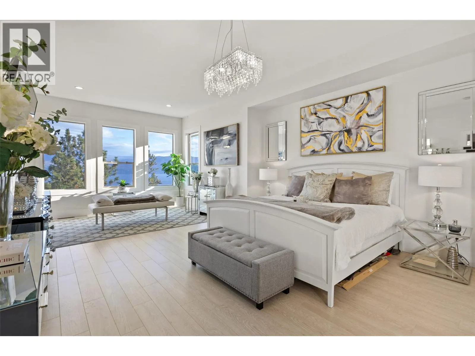 1955 Bayview Court