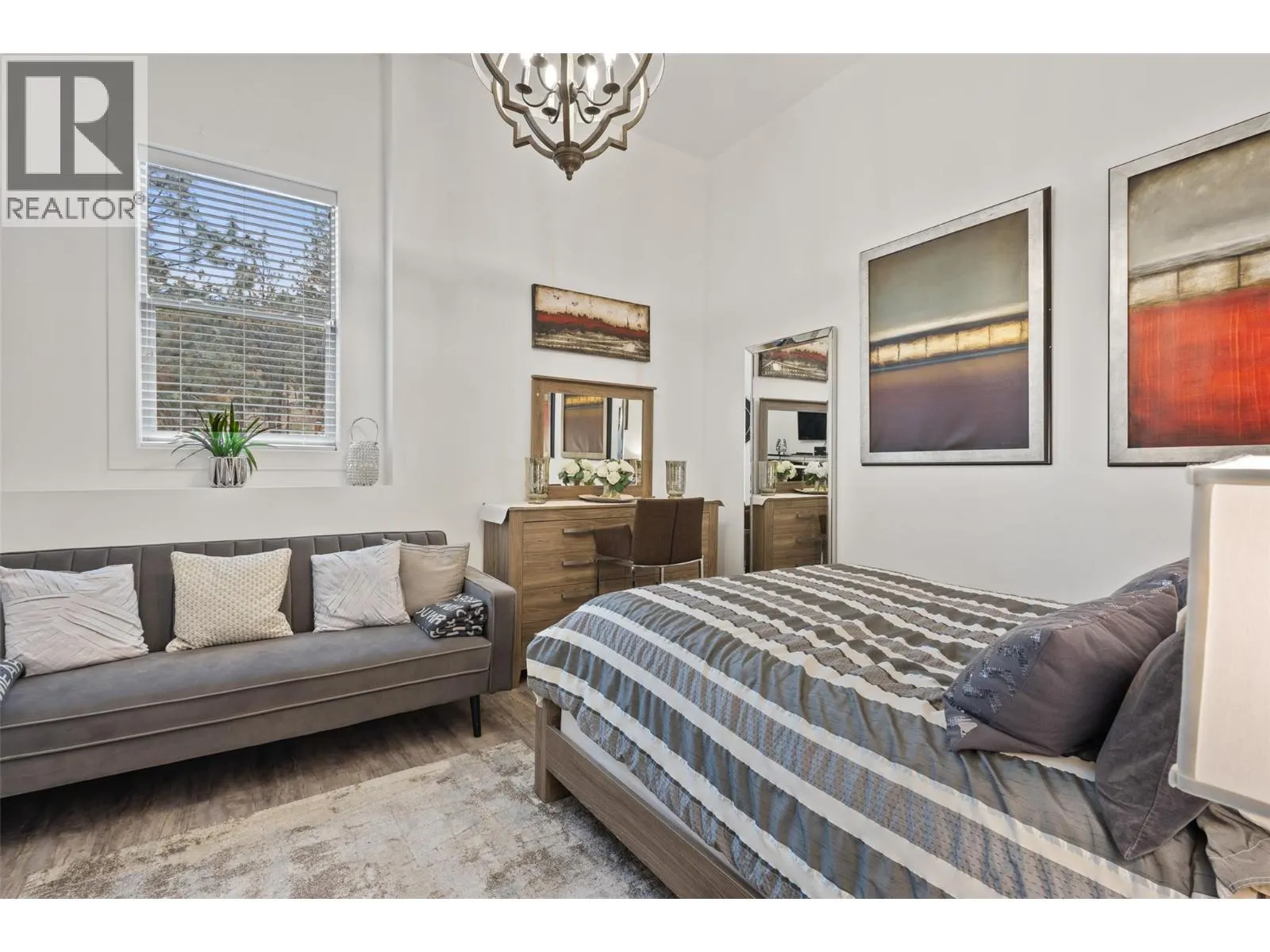 1955 Bayview Court