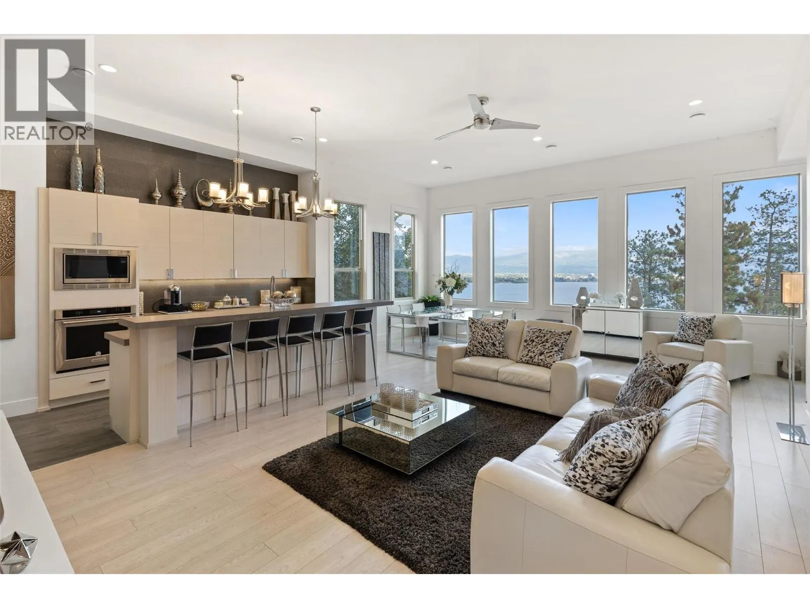 1955 Bayview Court