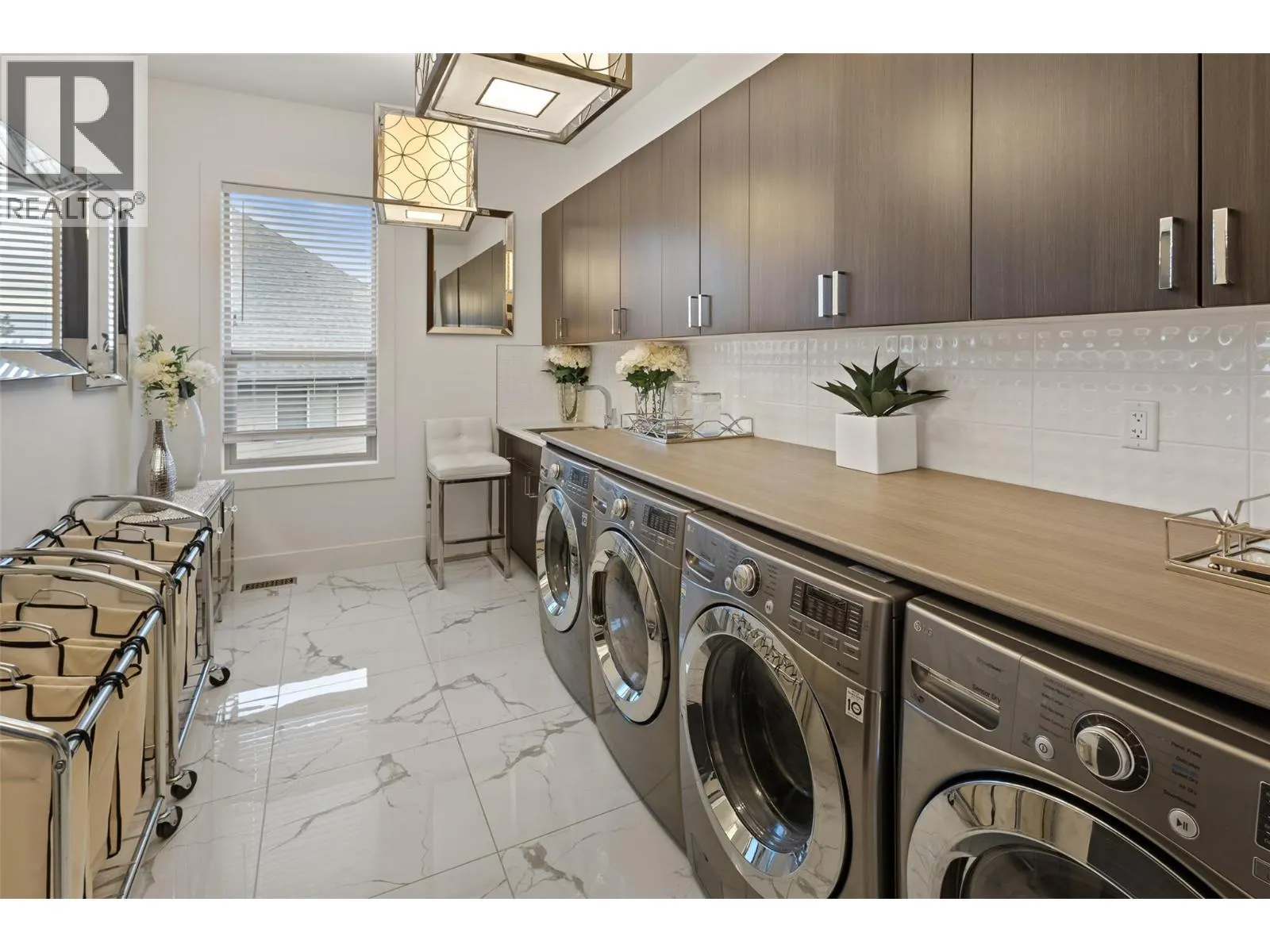 1955 Bayview Court