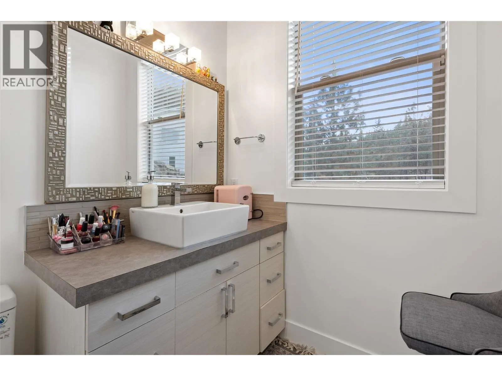 1955 Bayview Court