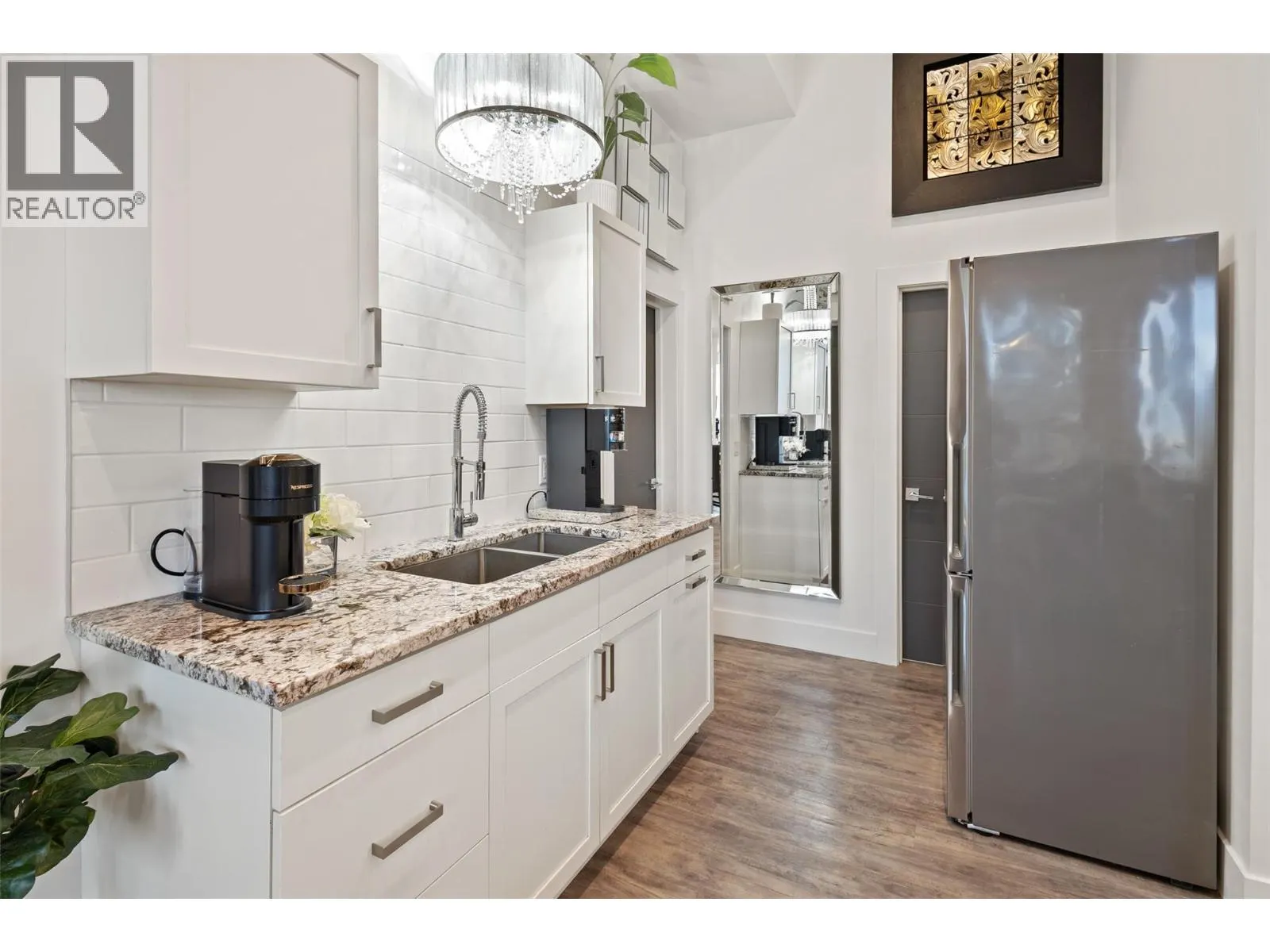 1955 Bayview Court