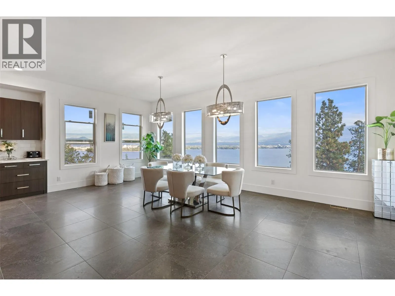 1955 Bayview Court