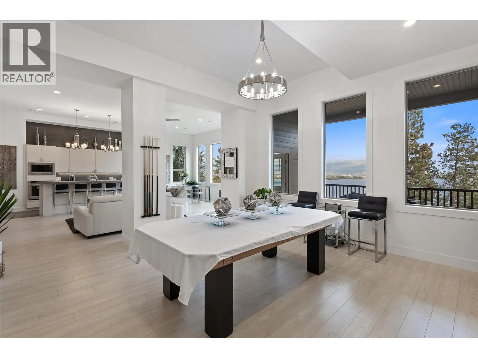 1955 Bayview Court