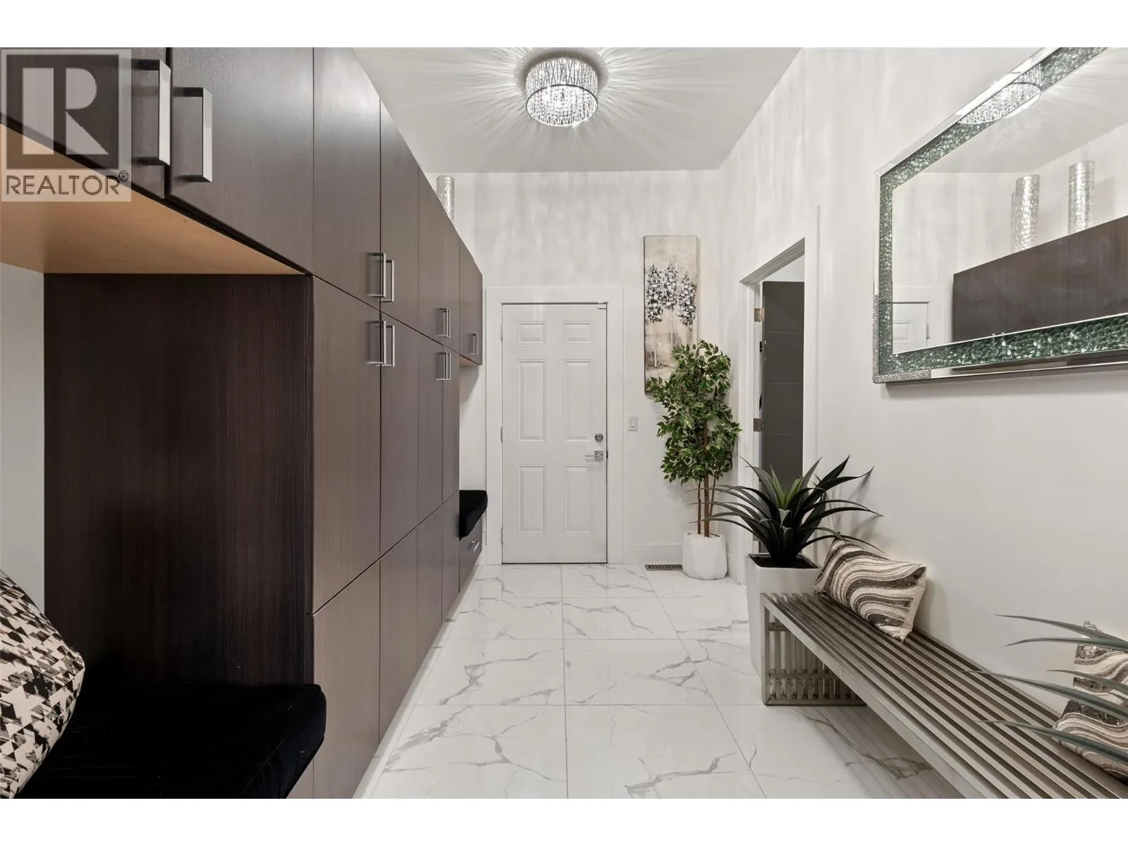 1955 Bayview Court