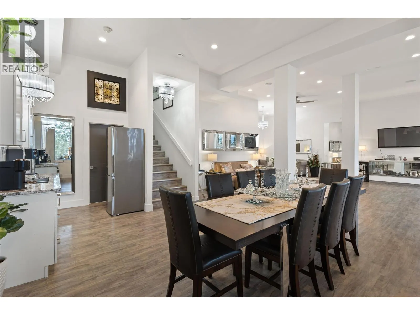 1955 Bayview Court