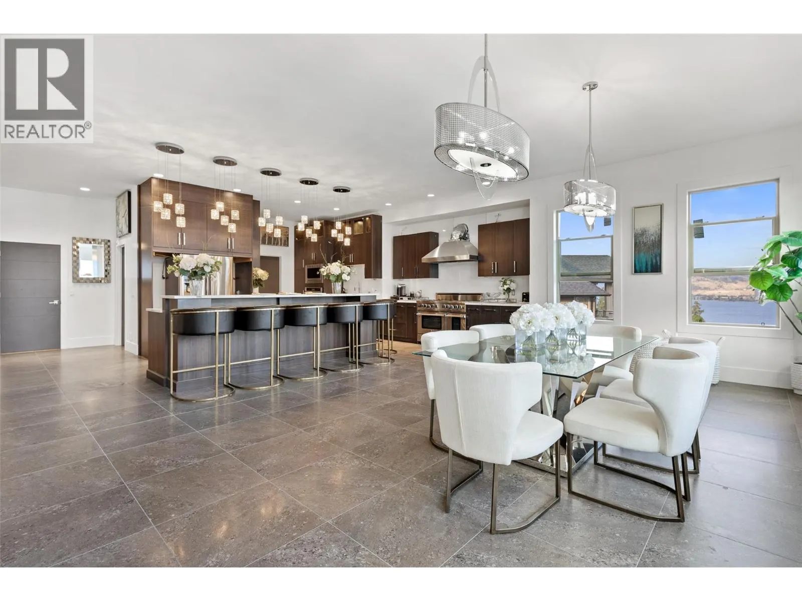 1955 Bayview Court