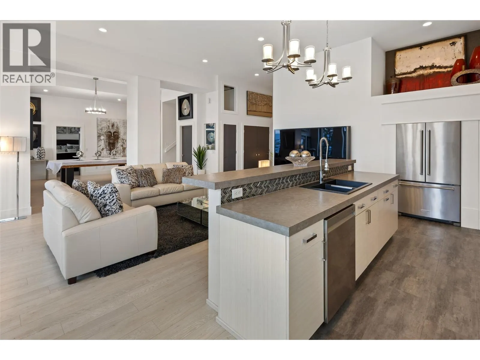 1955 Bayview Court