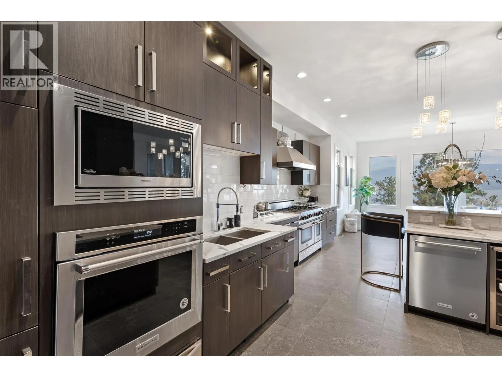 1955 Bayview Court