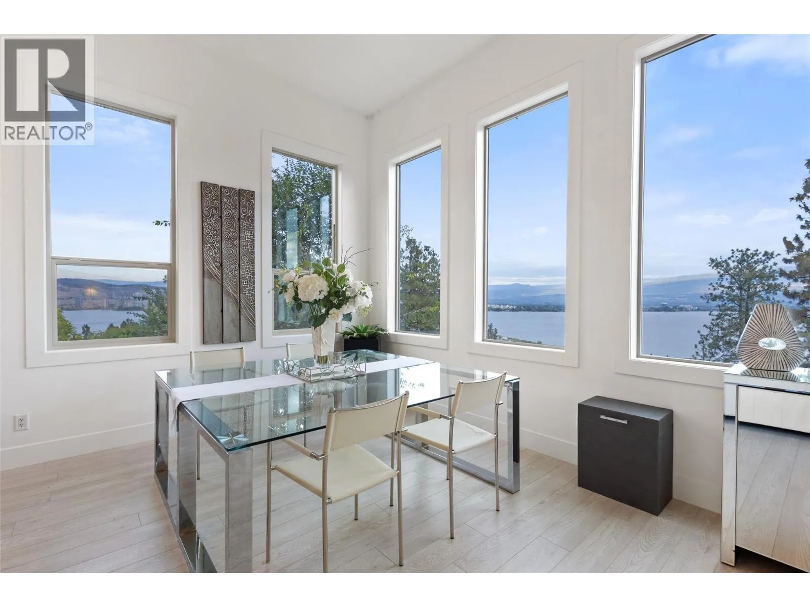 1955 Bayview Court
