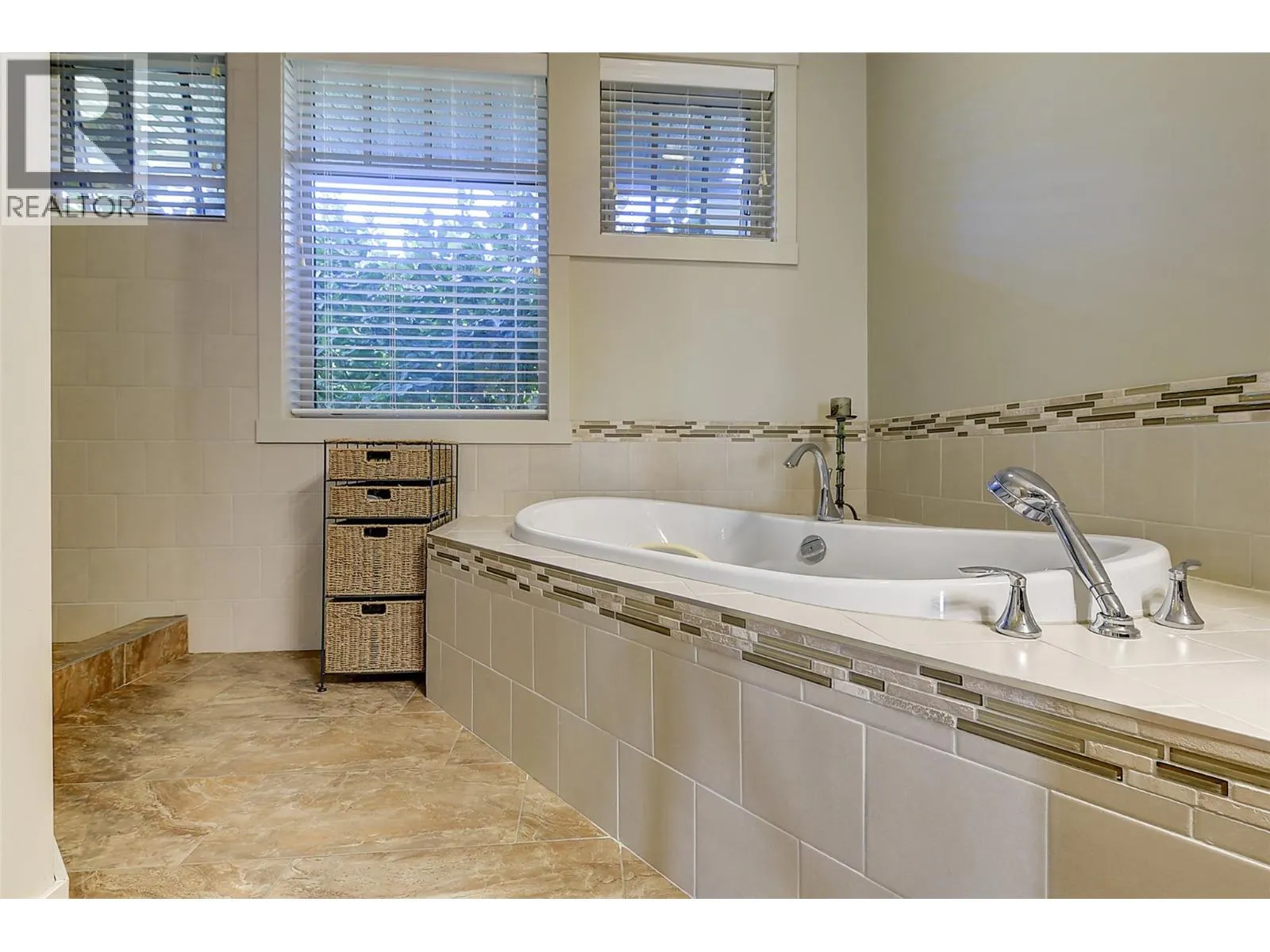1147 Glenview Court