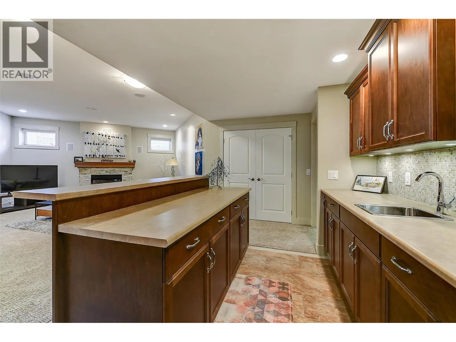 1147 Glenview Court