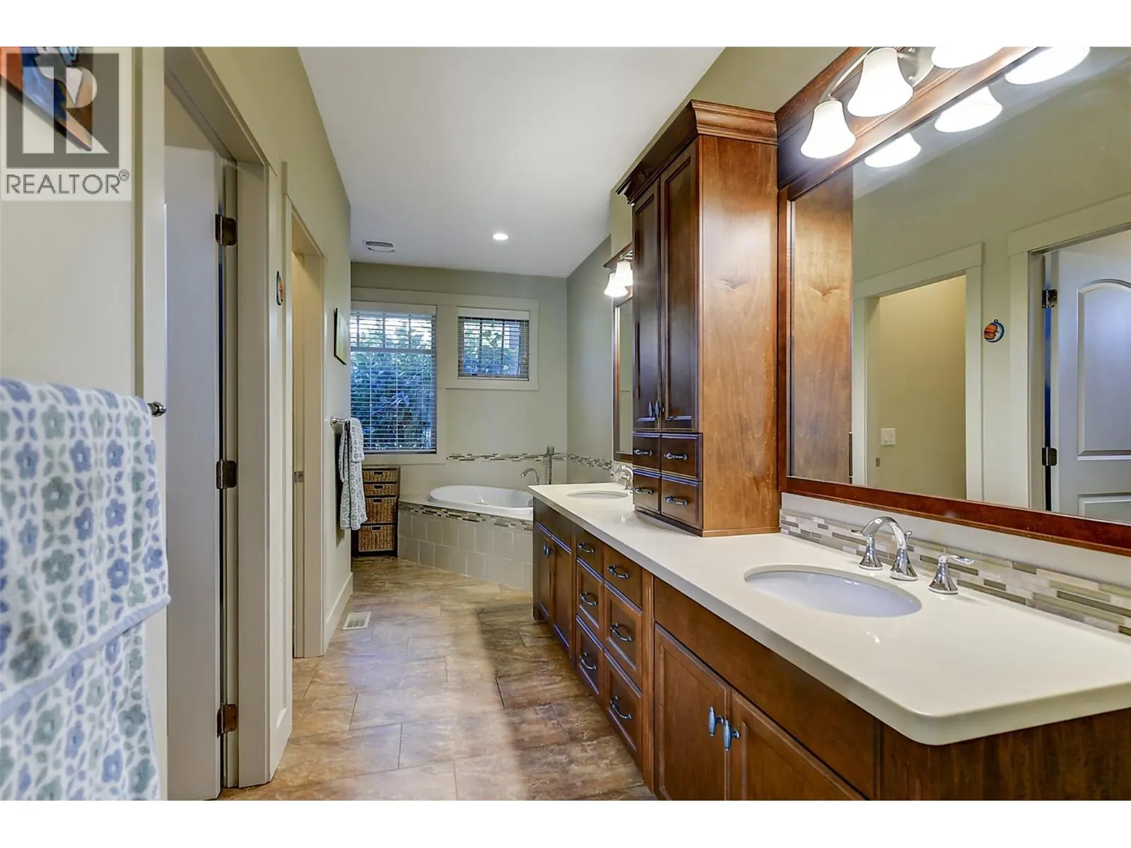 1147 Glenview Court
