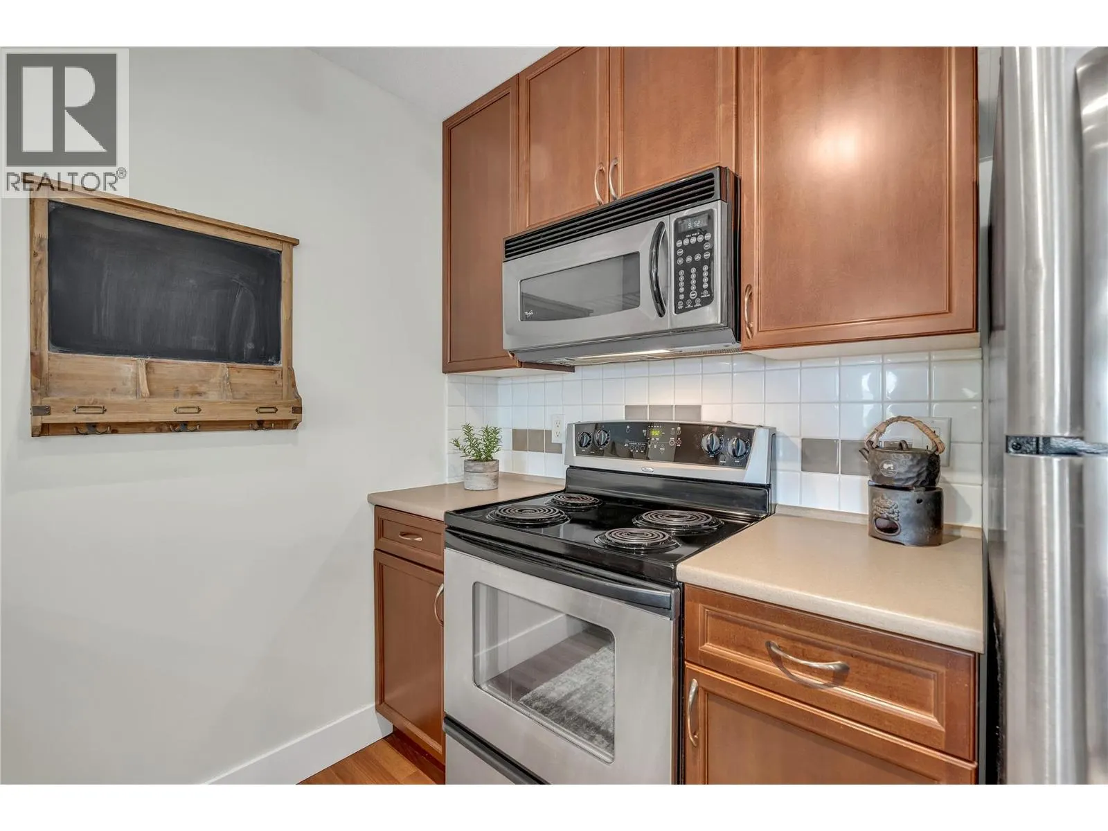 246 HASTINGS Avenue Unit# 216
