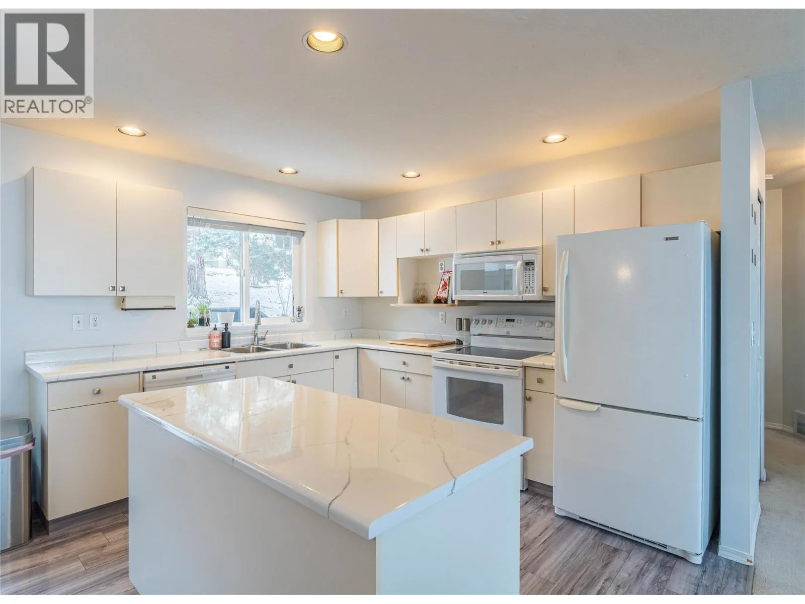 1950 BRAEVIEW Place Unit# 40
