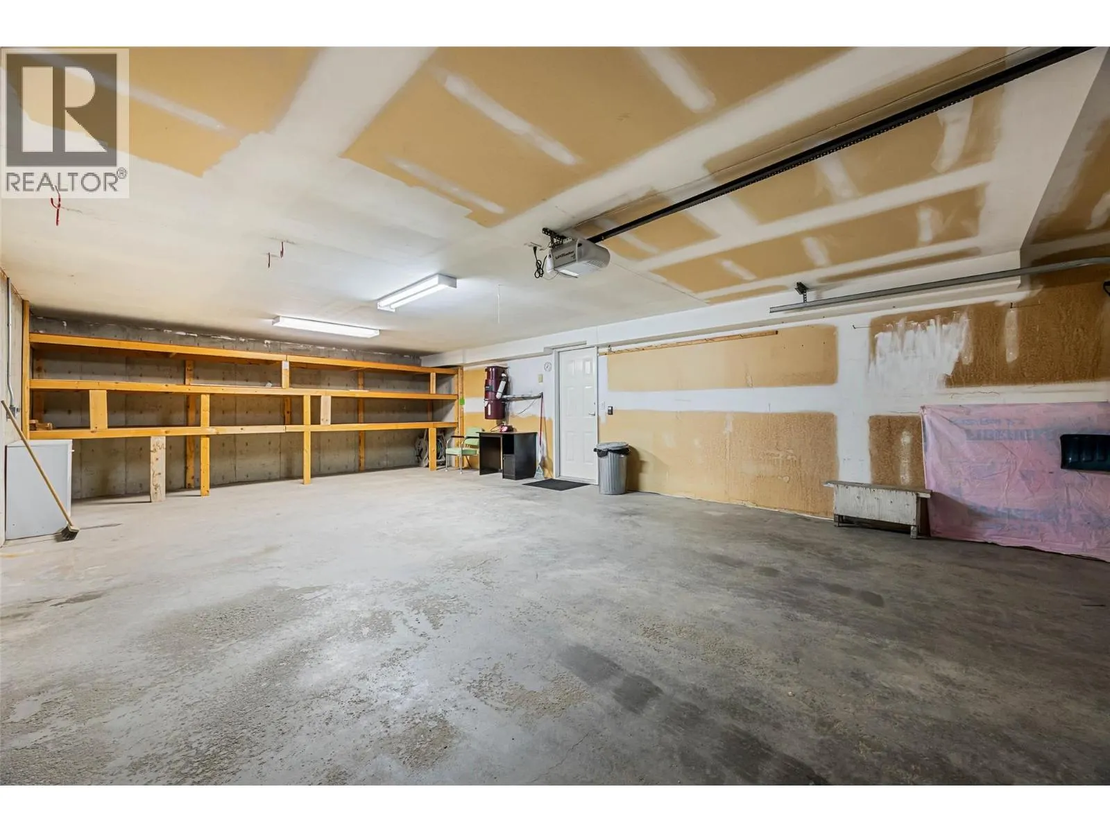 1950 BRAEVIEW Place Unit# 32