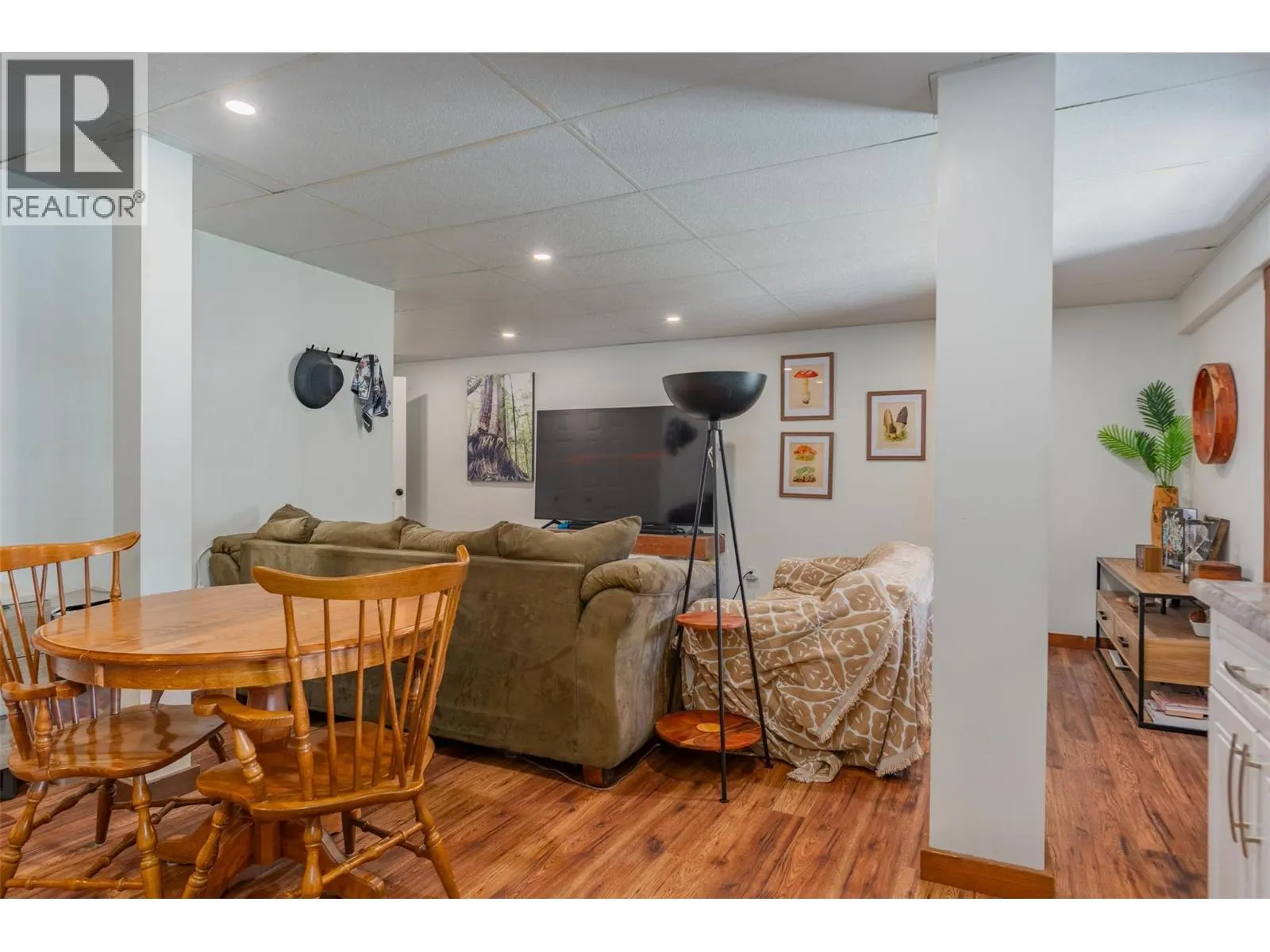 422 VIEW Street