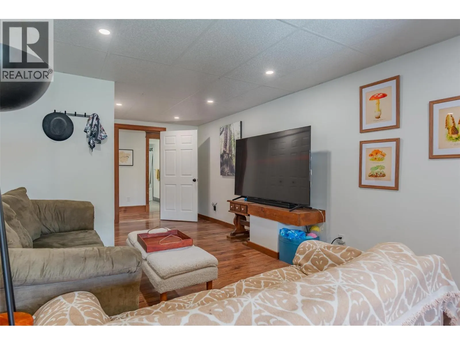 422 VIEW Street