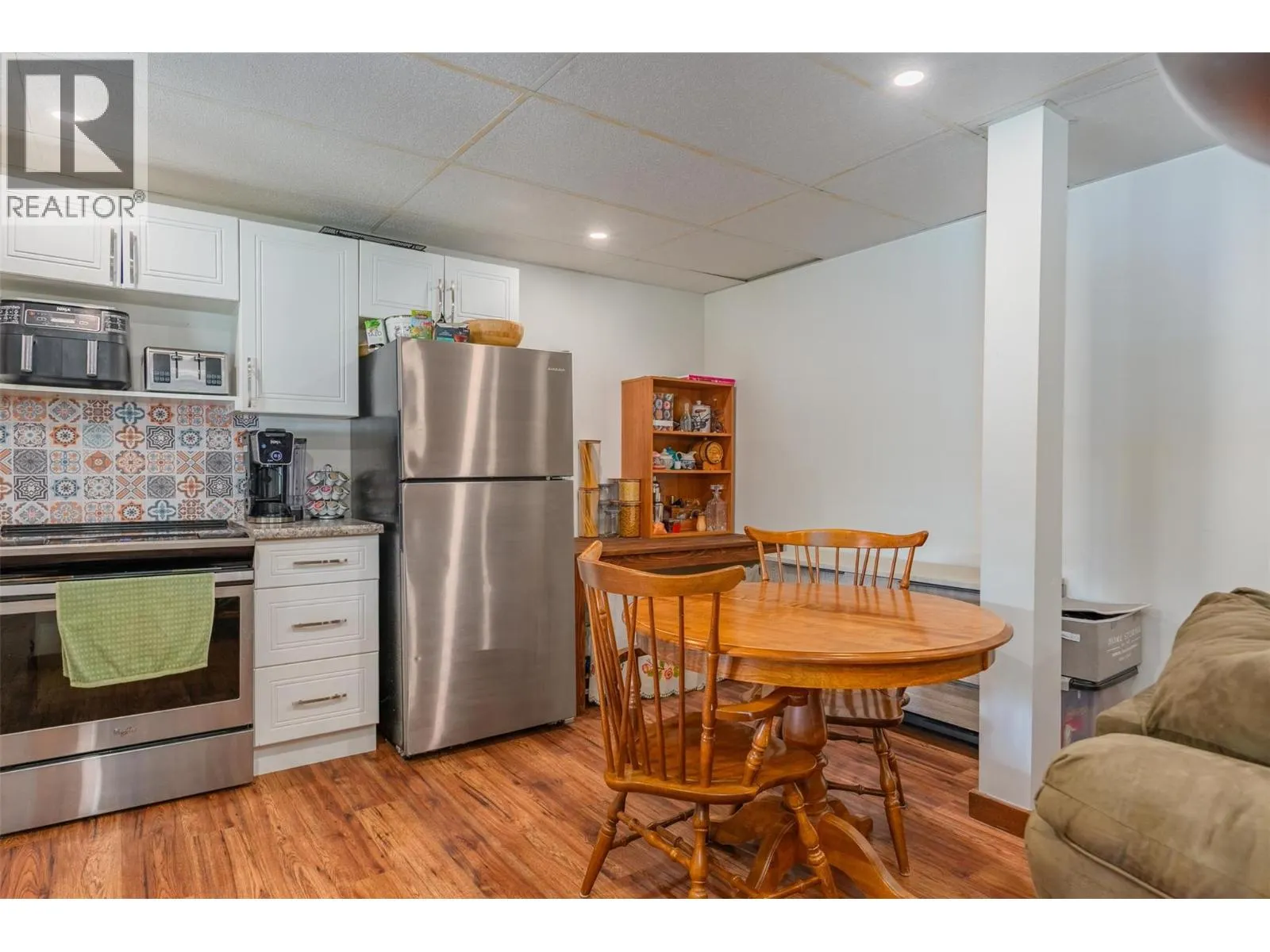 422 VIEW Street