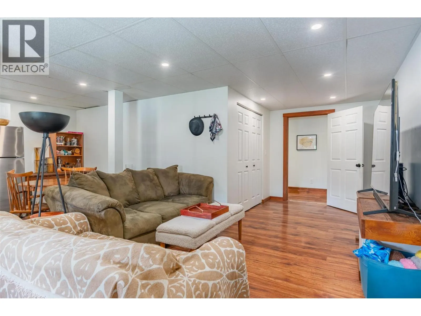 422 VIEW Street