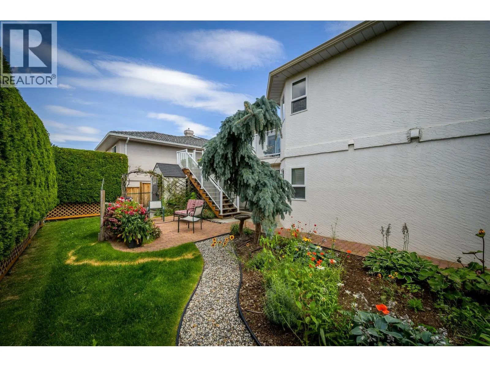 1956 GLOAMING Drive