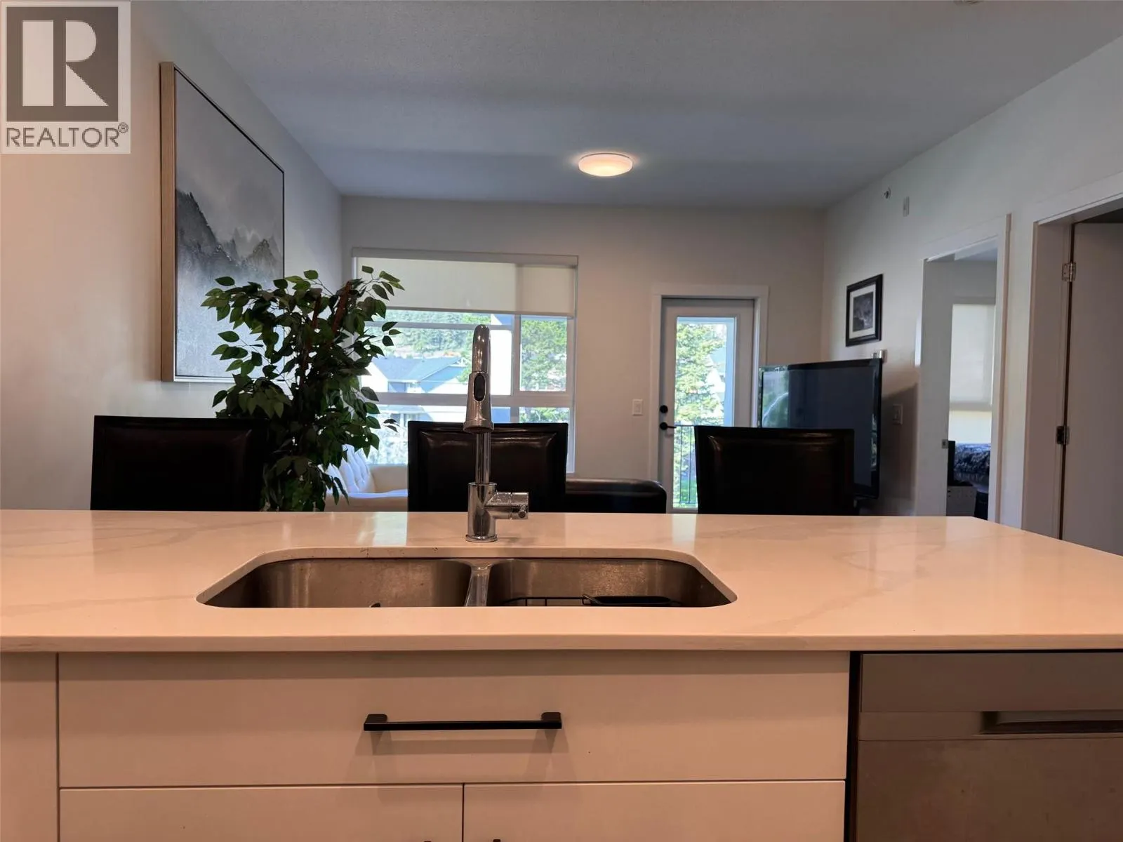 1880 HUGH ALLAN Drive Unit# 410