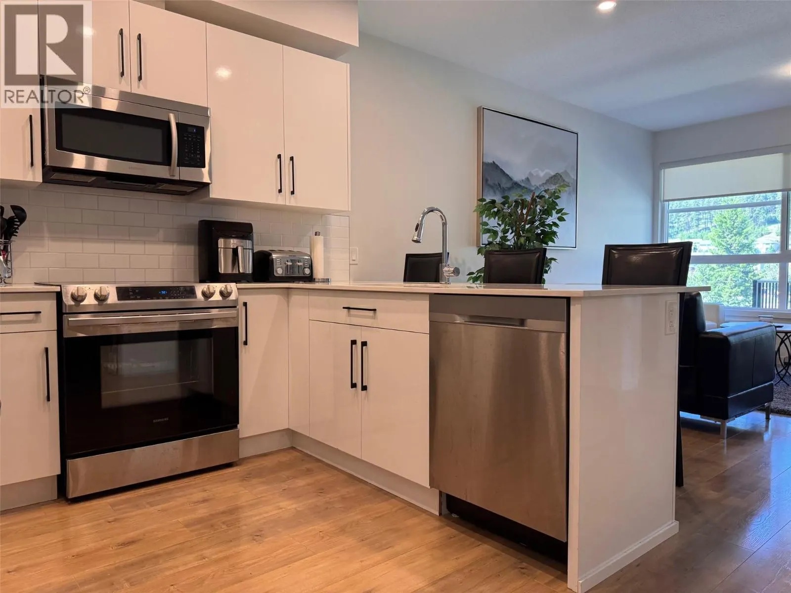 1880 HUGH ALLAN Drive Unit# 410