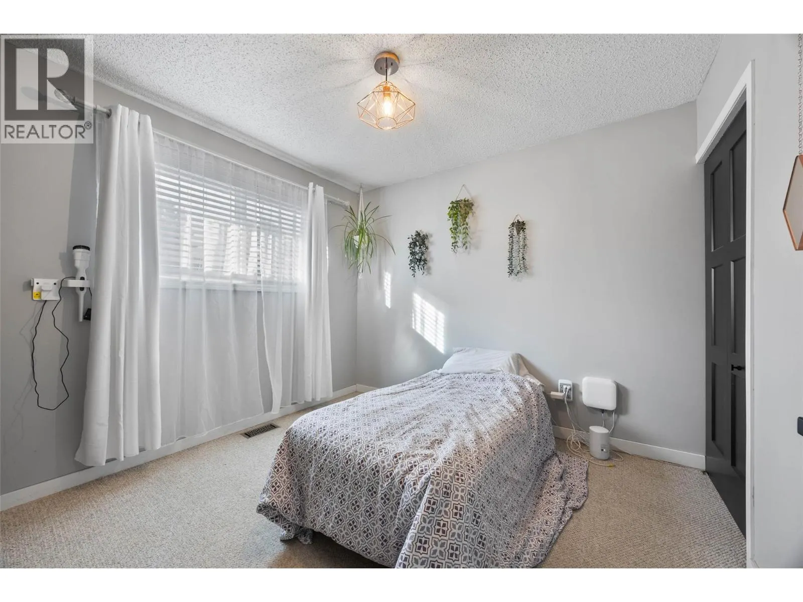 1795 DELNOR Crescent