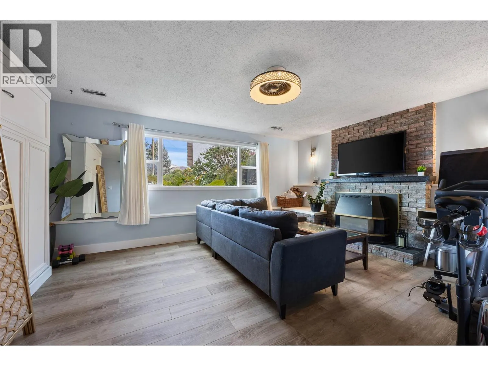 1795 DELNOR Crescent