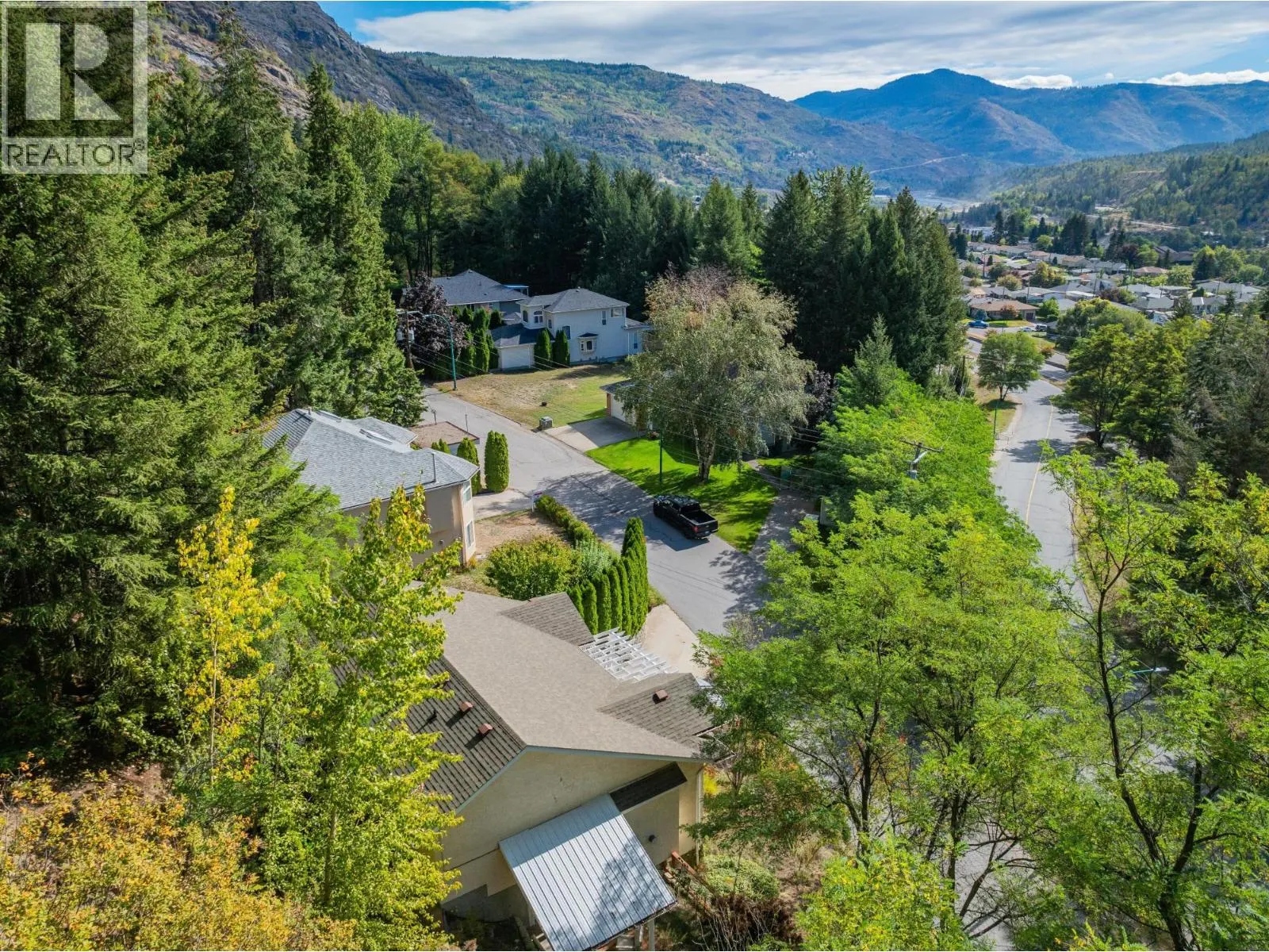 3301 LABURNUM Drive