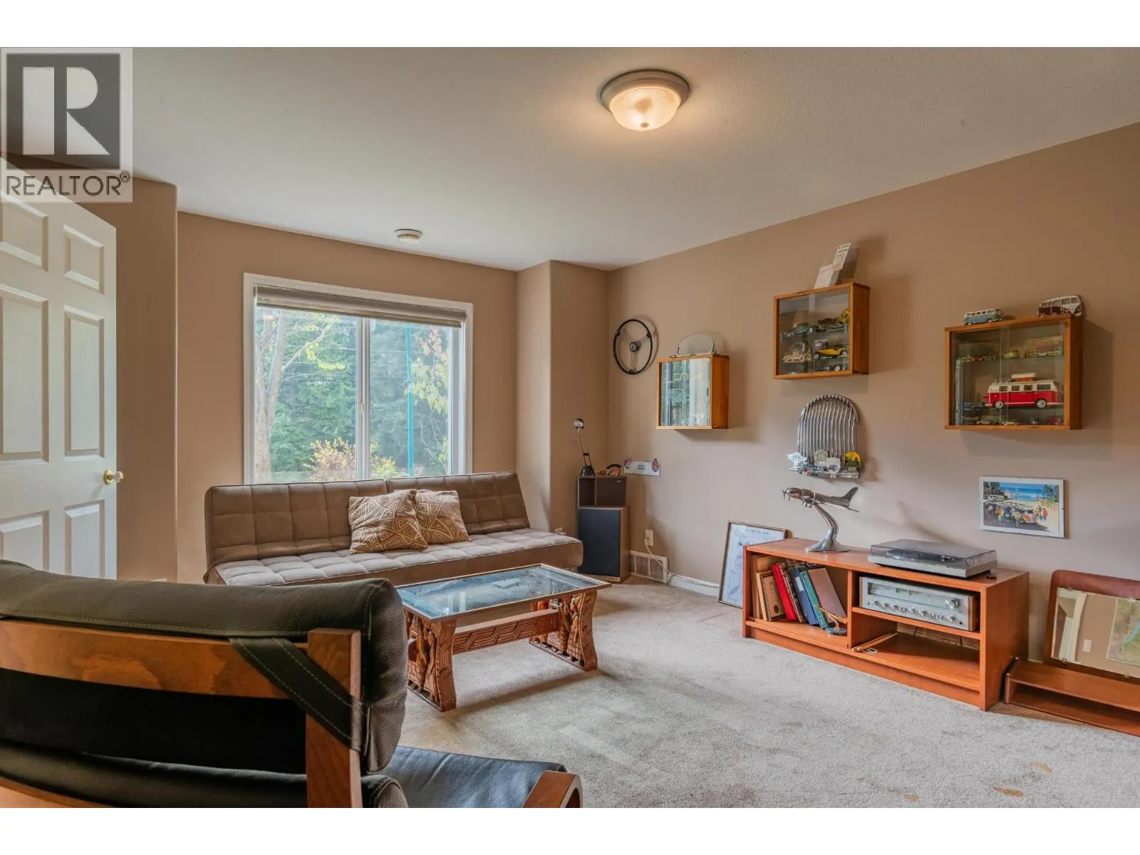 3301 LABURNUM Drive