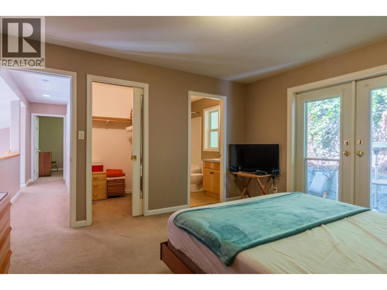 3301 LABURNUM Drive