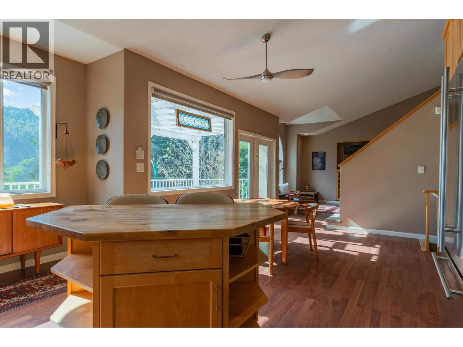 3301 LABURNUM Drive