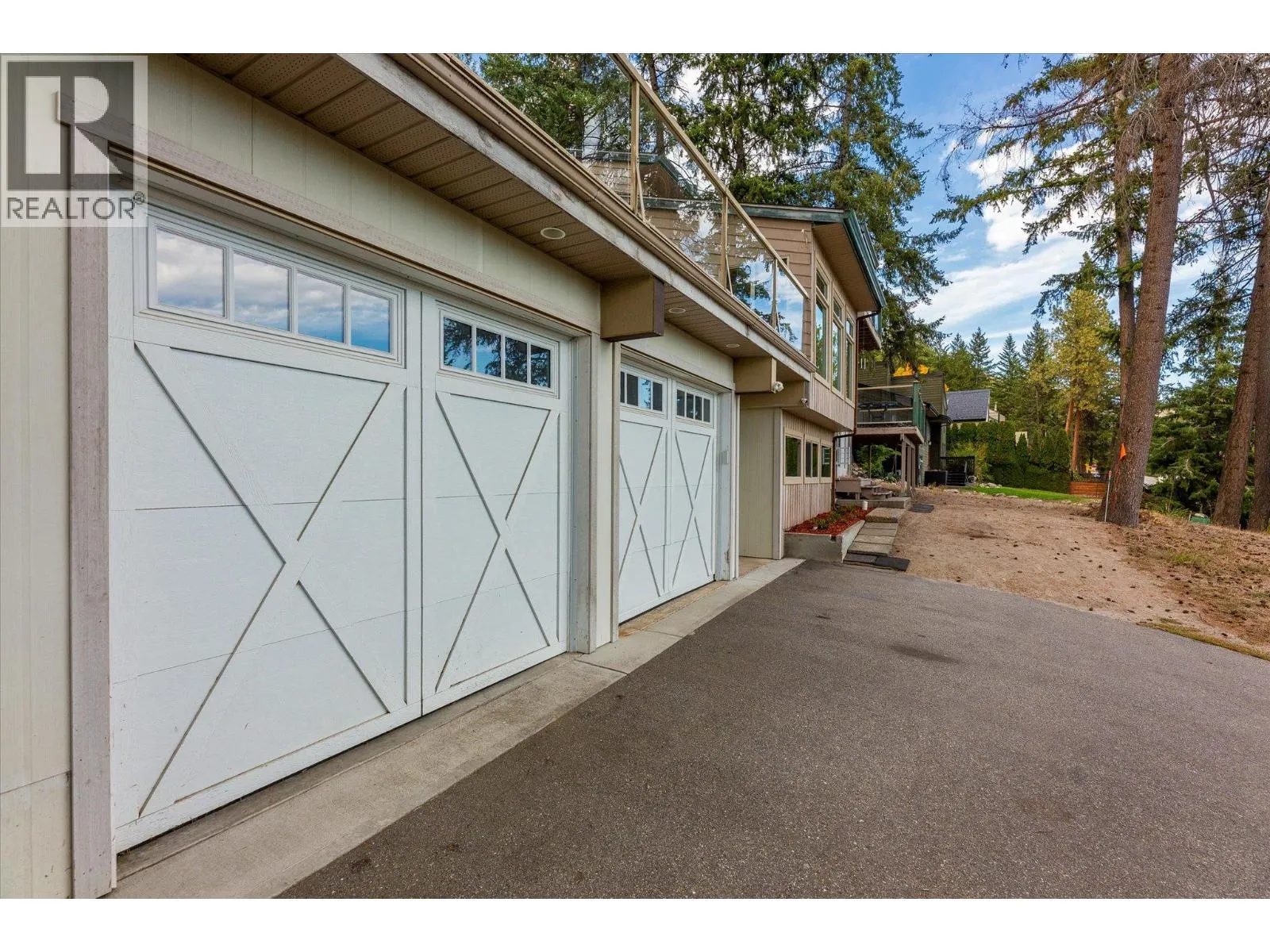 1644 SCOTT Crescent