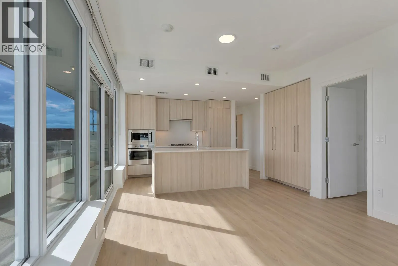 238 Leon Avenue Unit# 1504