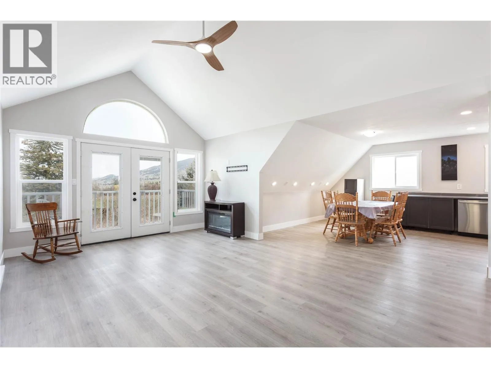 6655 Cosens Bay Road