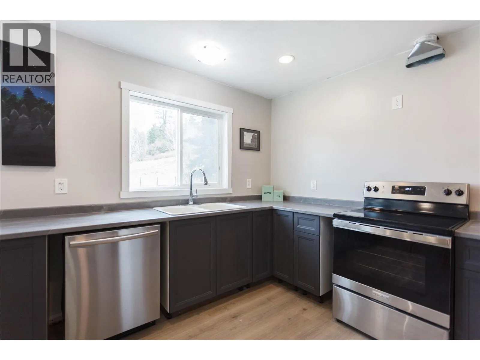 6655 Cosens Bay Road