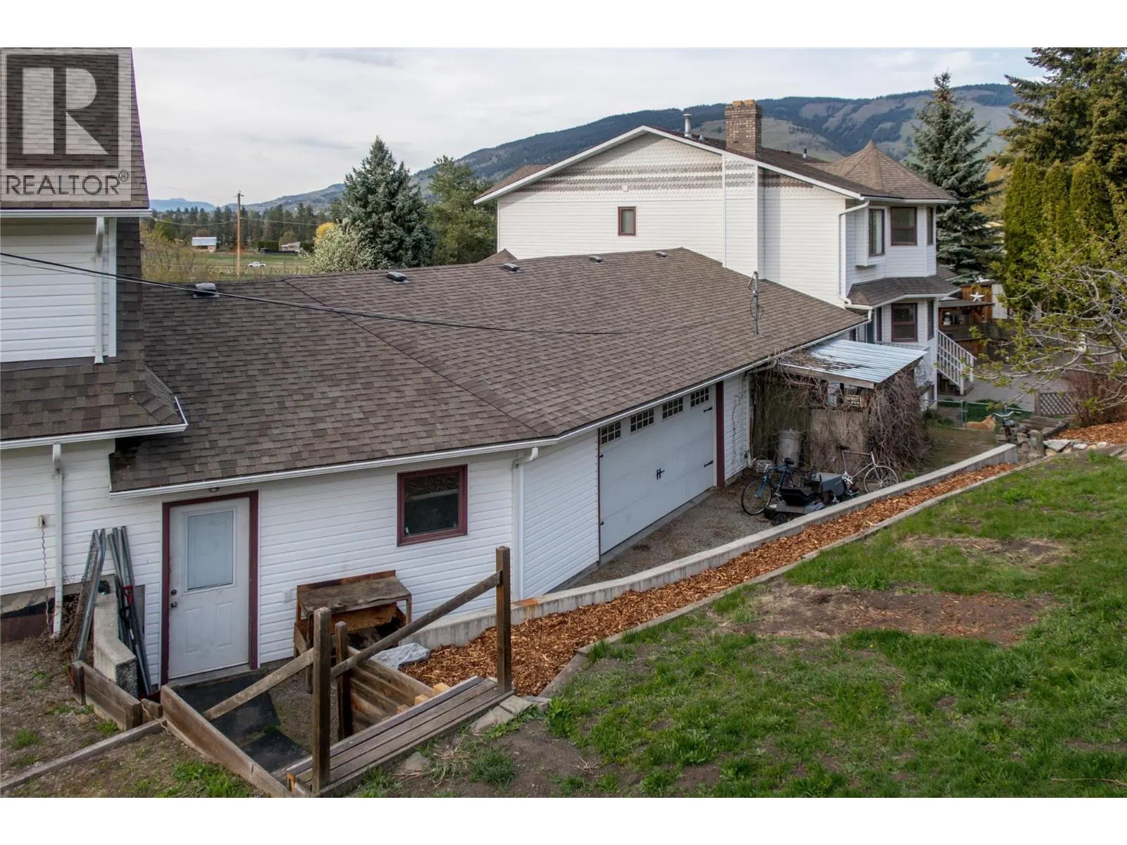 6655 Cosens Bay Road