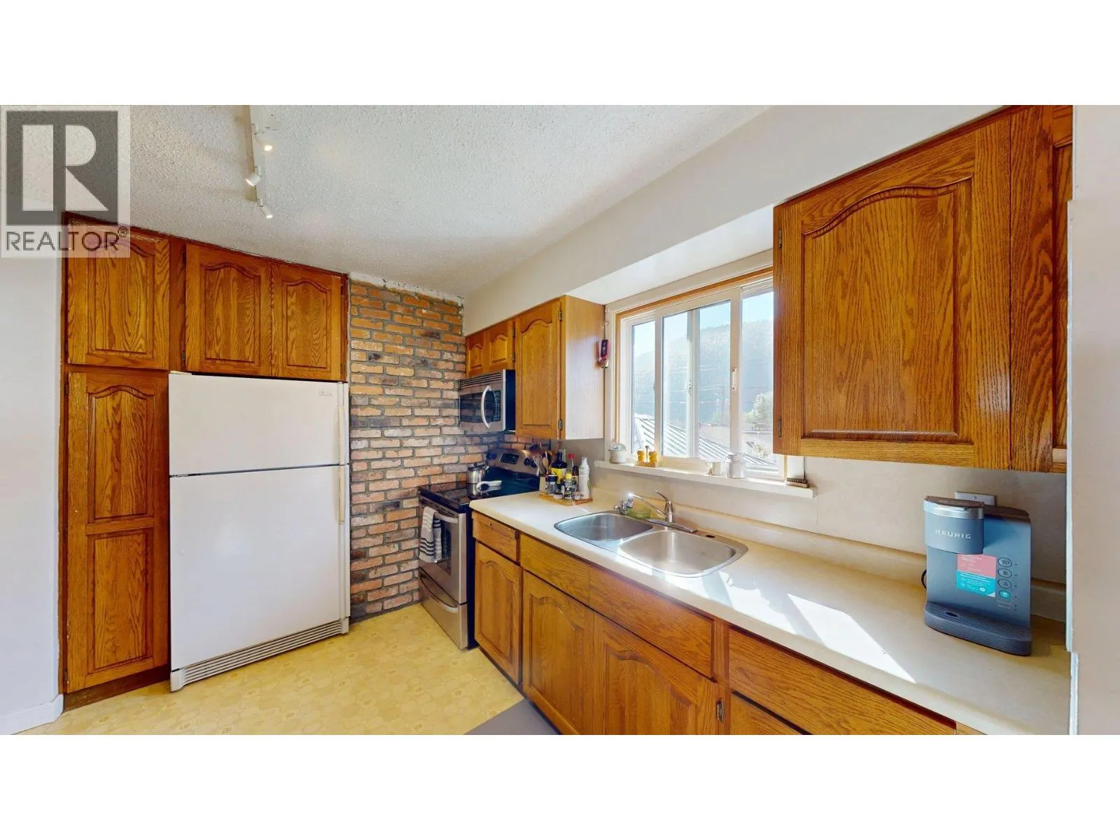 3130 Iris Crescent