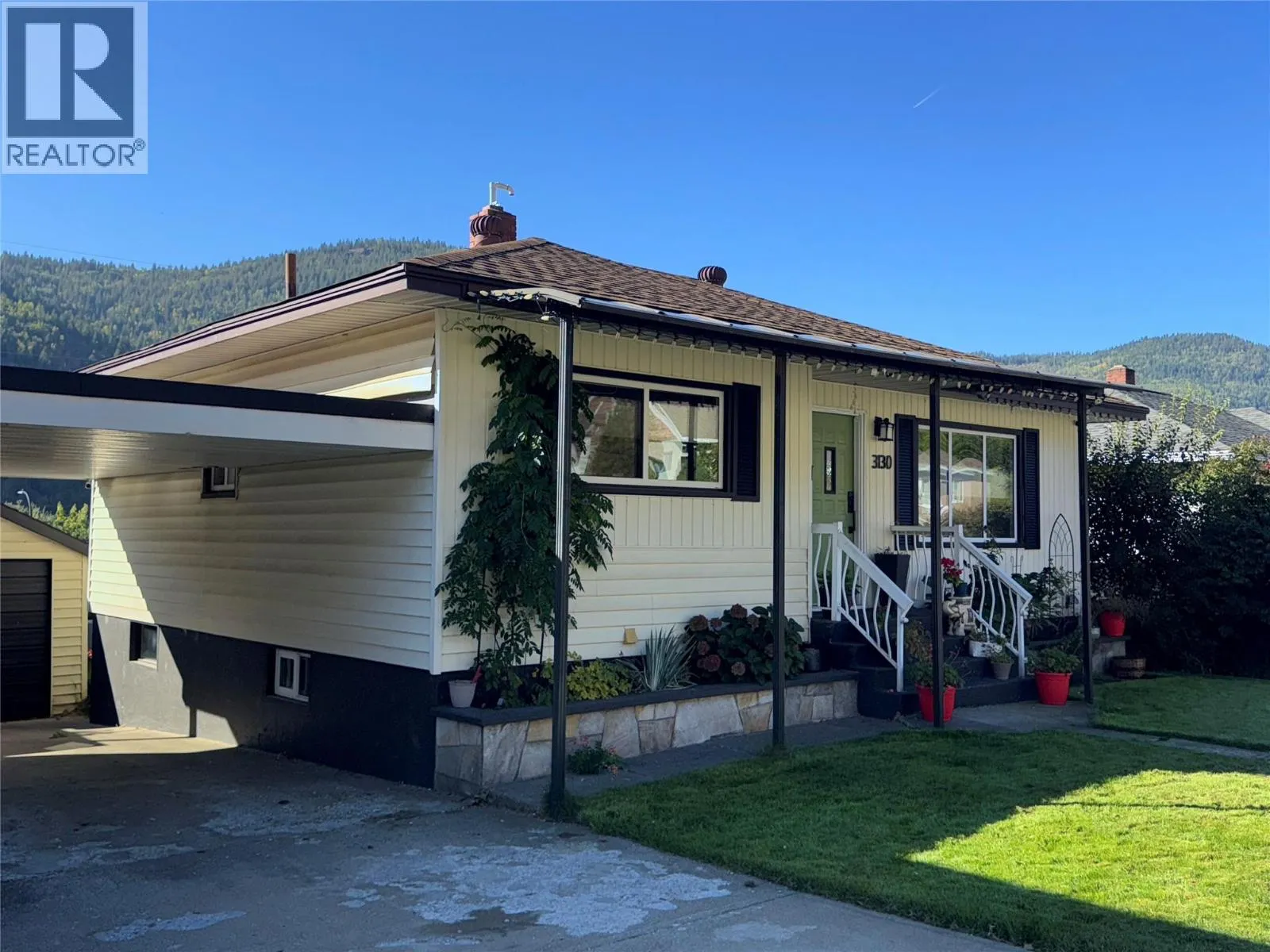 3130 Iris Crescent