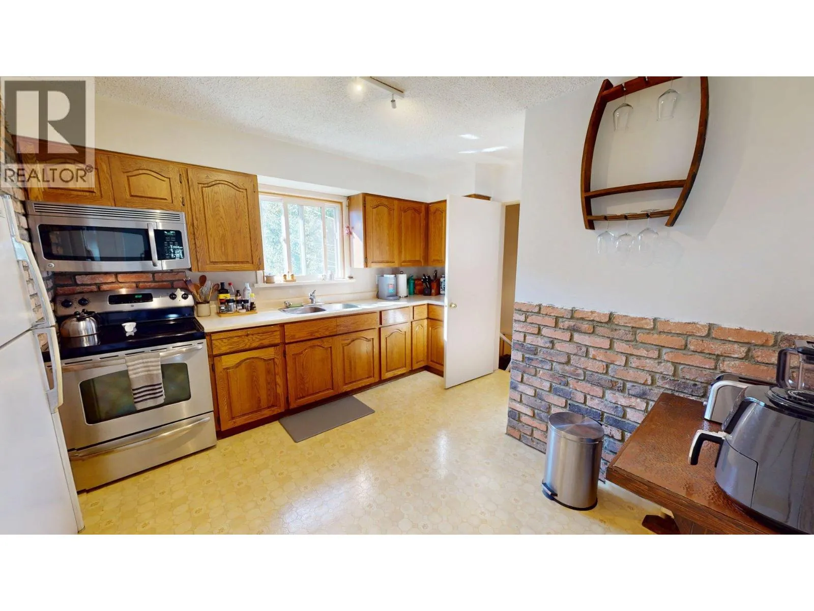 3130 Iris Crescent