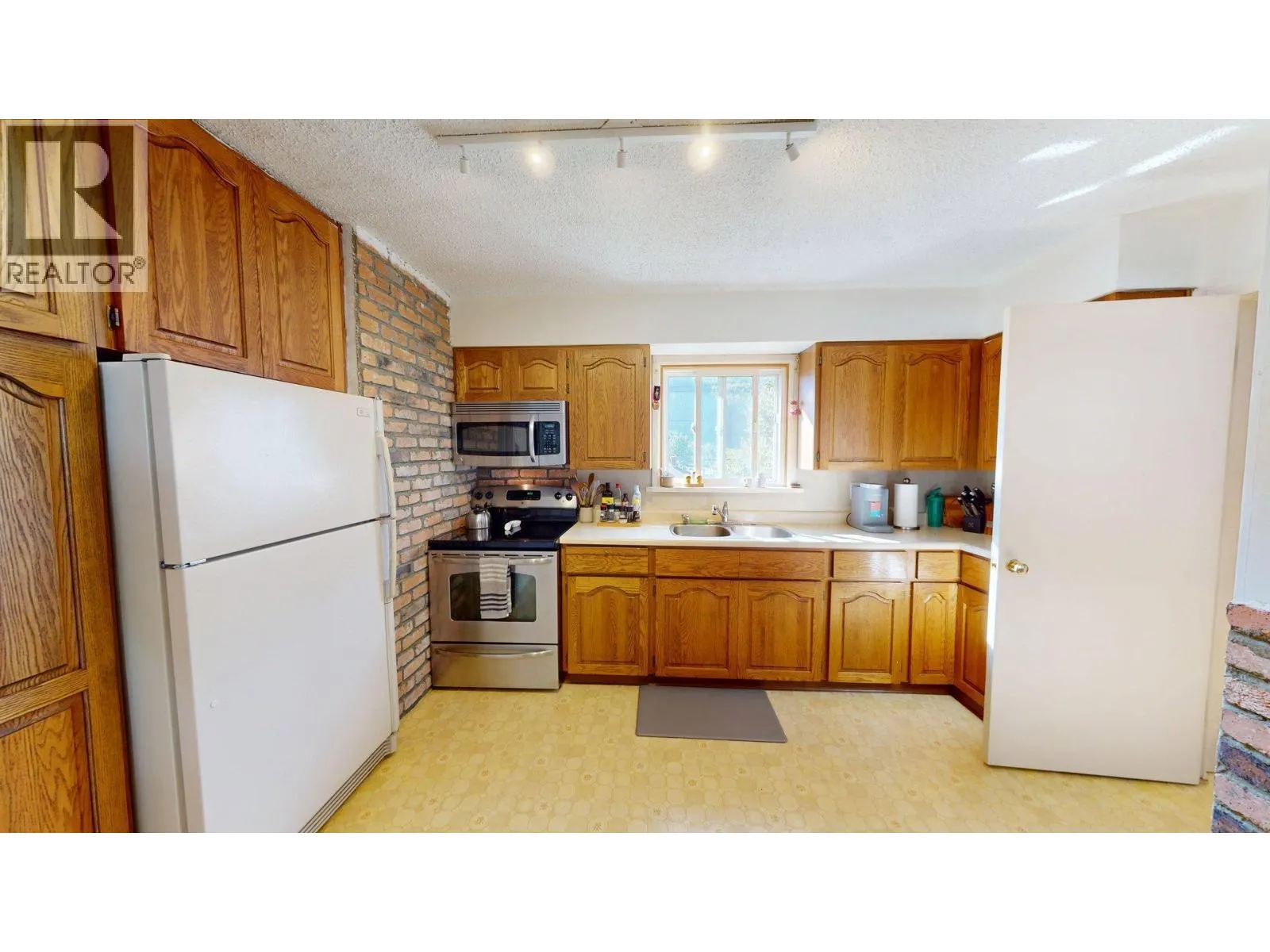 3130 Iris Crescent