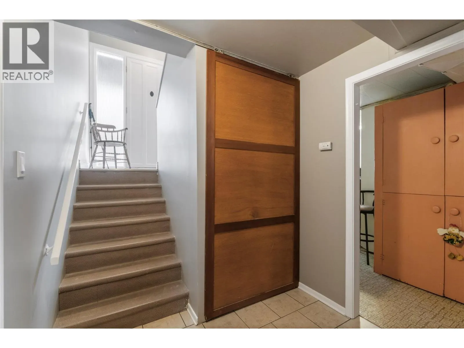 1961 17 Street NE