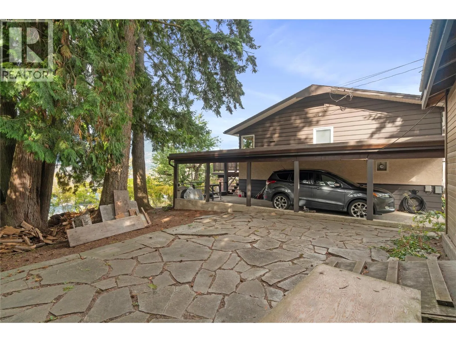 1961 17 Street NE