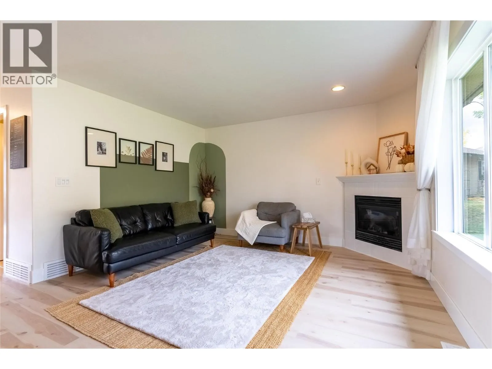 1940 HILLSIDE Drive Unit# 30