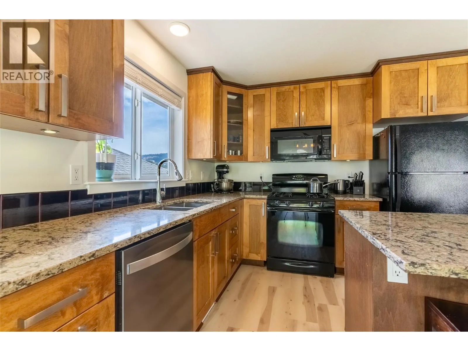 1940 HILLSIDE Drive Unit# 30