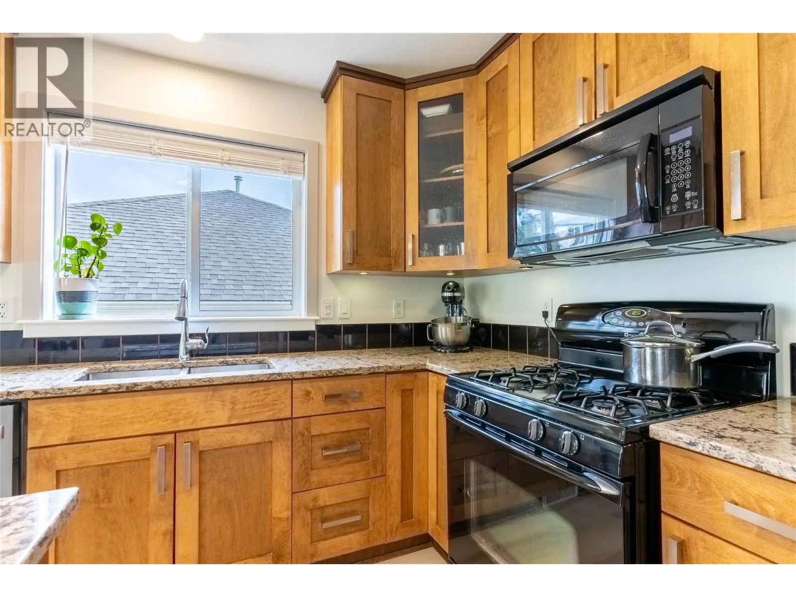 1940 HILLSIDE Drive Unit# 30
