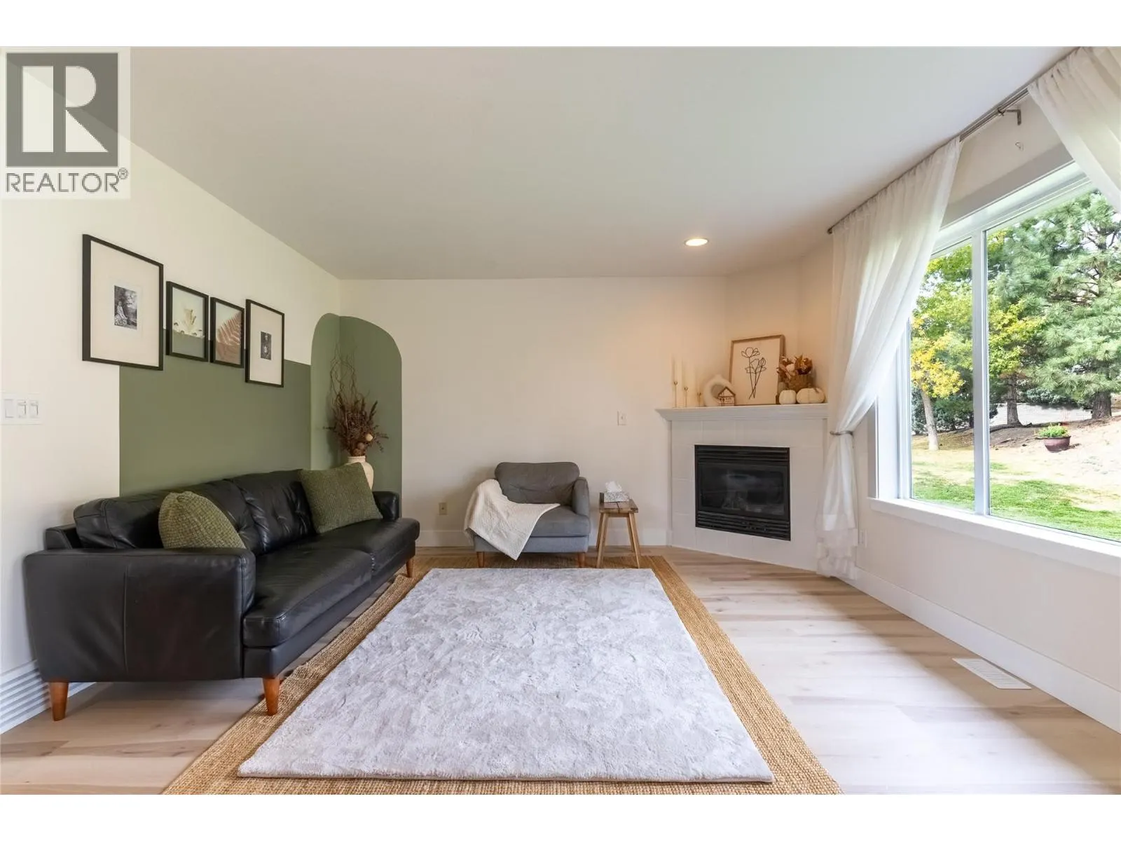 1940 HILLSIDE Drive Unit# 30