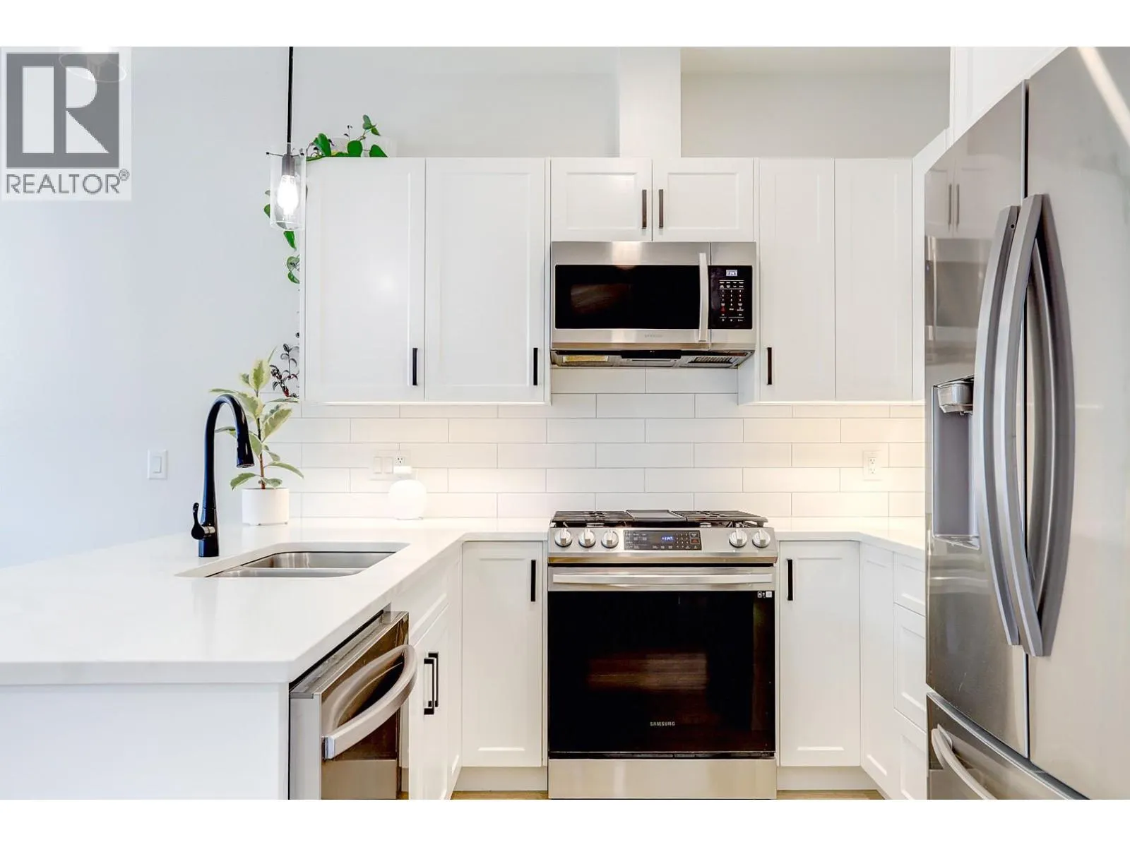 1999 15 Avenue Unit# 11