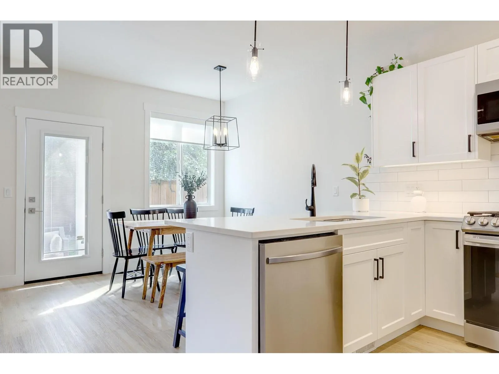 1999 15 Avenue Unit# 11